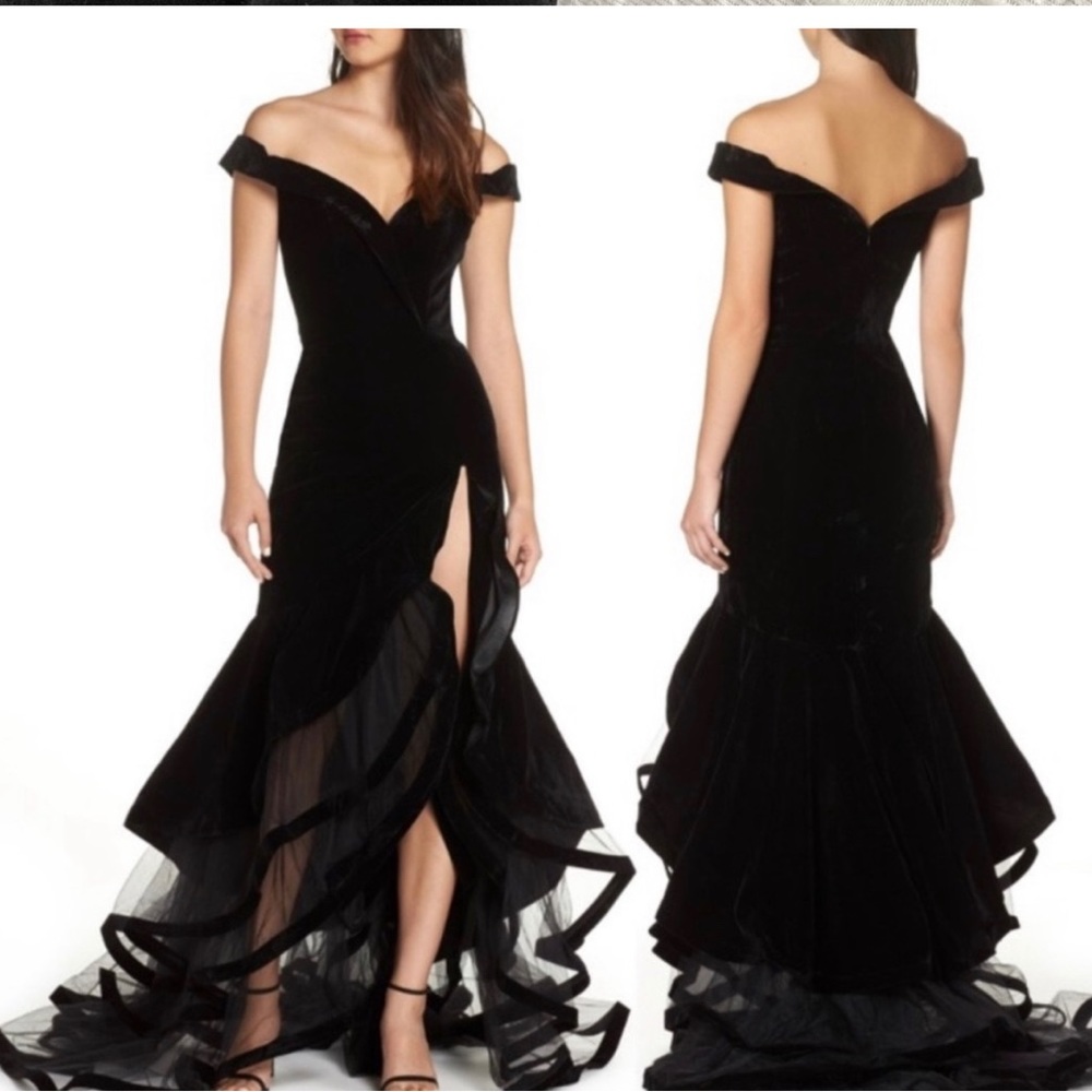 MAC DUGGAL Black Velvet Off Shoulder Tiered Ruffle Ball Gown Dress Size 8